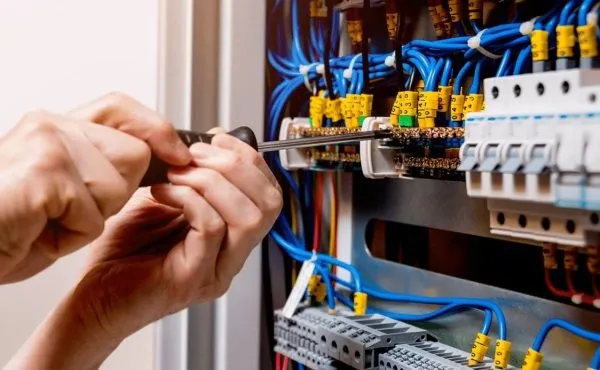 Instalação e manutenção elétrica